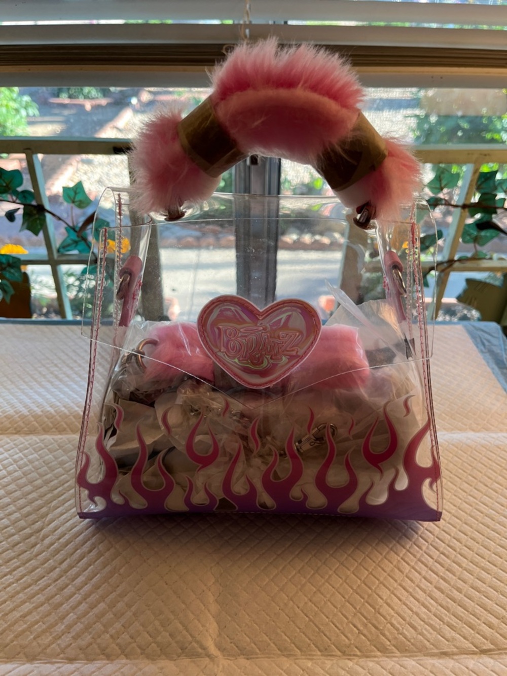πππππππDolls Kill BRATZ Clear Tote with Pink Faux-Fur Handle and Flame Trim - Picture 2 of 5